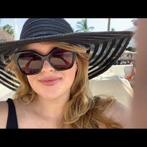 Meet your Posher, Nadine